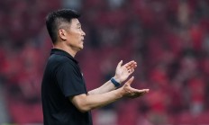 开云体育官方网站-球队主教练在场边指挥如臂使指