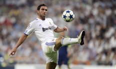 开云体育下载-哈登全程高能输出，黄蜂主场力克马刺的战术启示