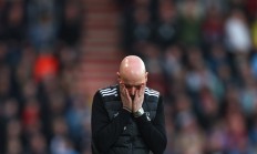 开云体育app-包含曼联后卫防线崩溃，失误连连引发负面评价的词条