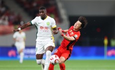 开云体育中国-关于主教练挥手示意，球员打劫补射得手的信息