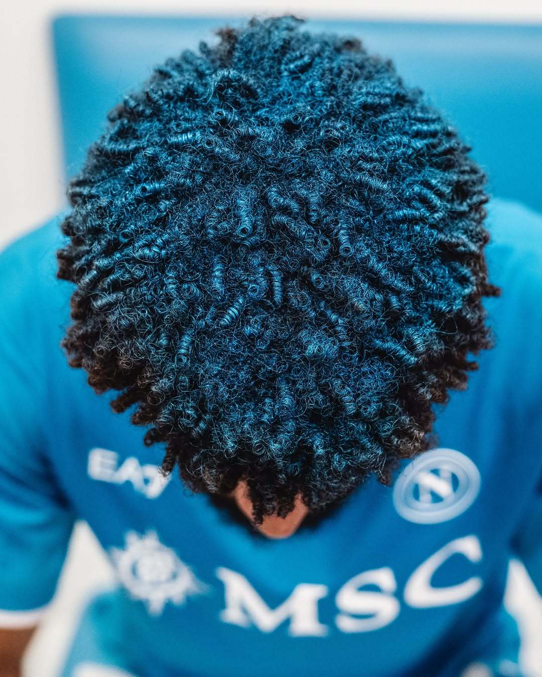 关于那不勒斯队长赞扬年轻球员表现的信息