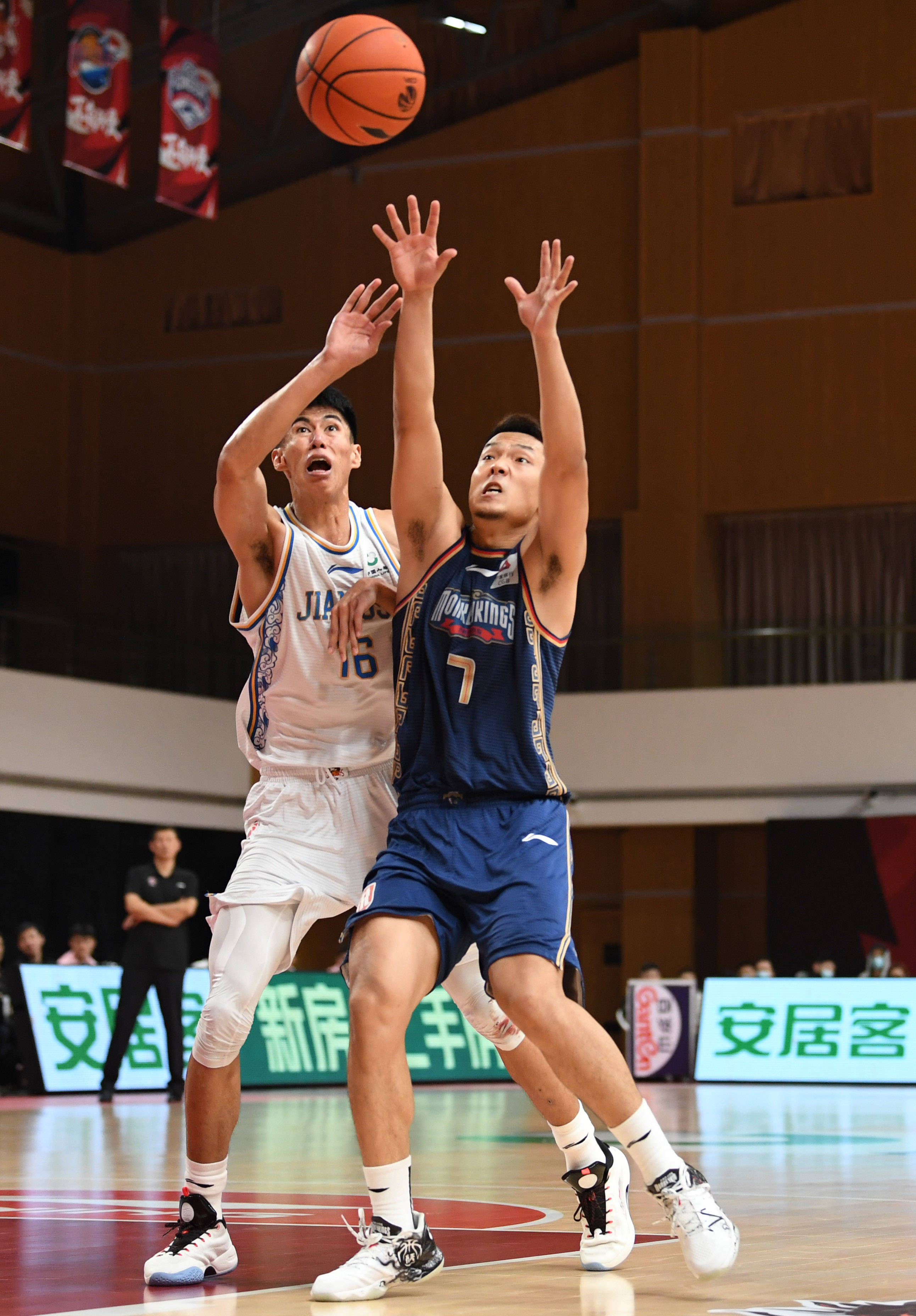 湖南男篮在比赛中挑战成功，获得胜利的简单介绍