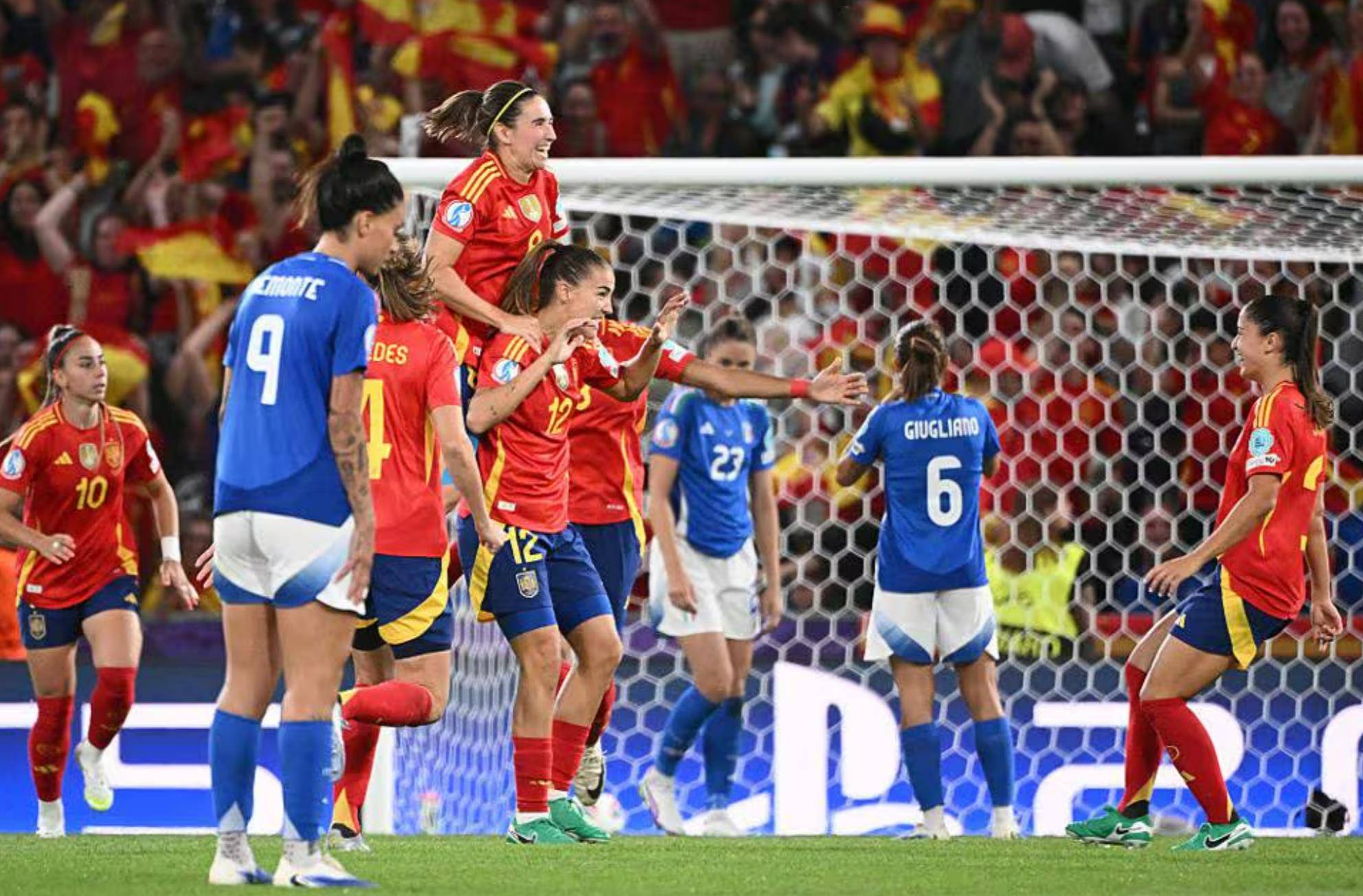 西班牙女足奋力抗衡取得胜利的简单介绍 西班牙女足奋力抗衡取得胜利的简单介绍