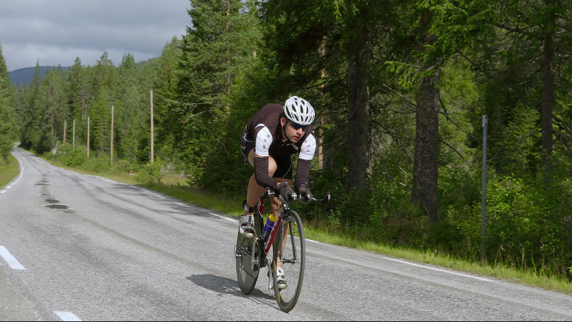 赛道与球场，当F1争冠焦点遇上NBA雷霆雄鹿淘汰赛