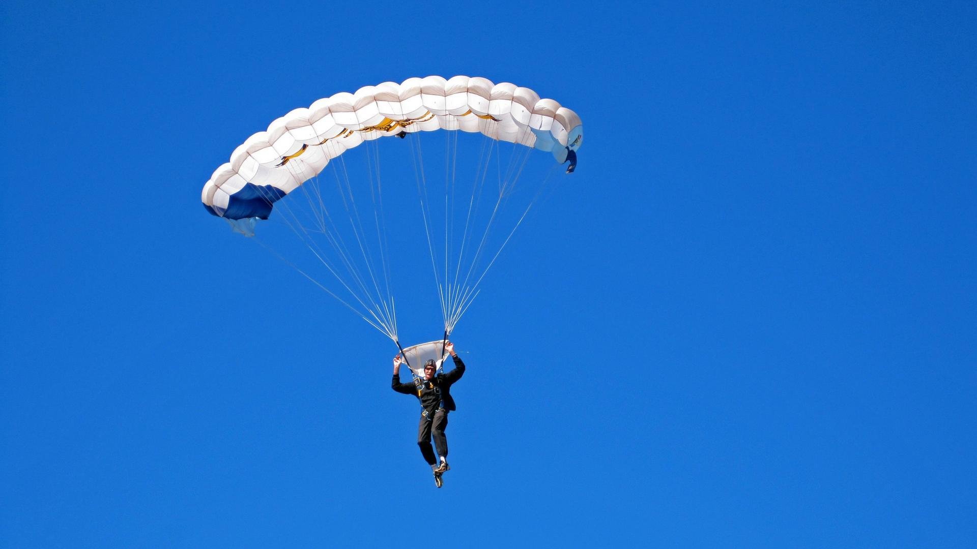 诺坎普的雷声，当巴萨蓝遇见牙买加闪电，德布劳内撕裂时空