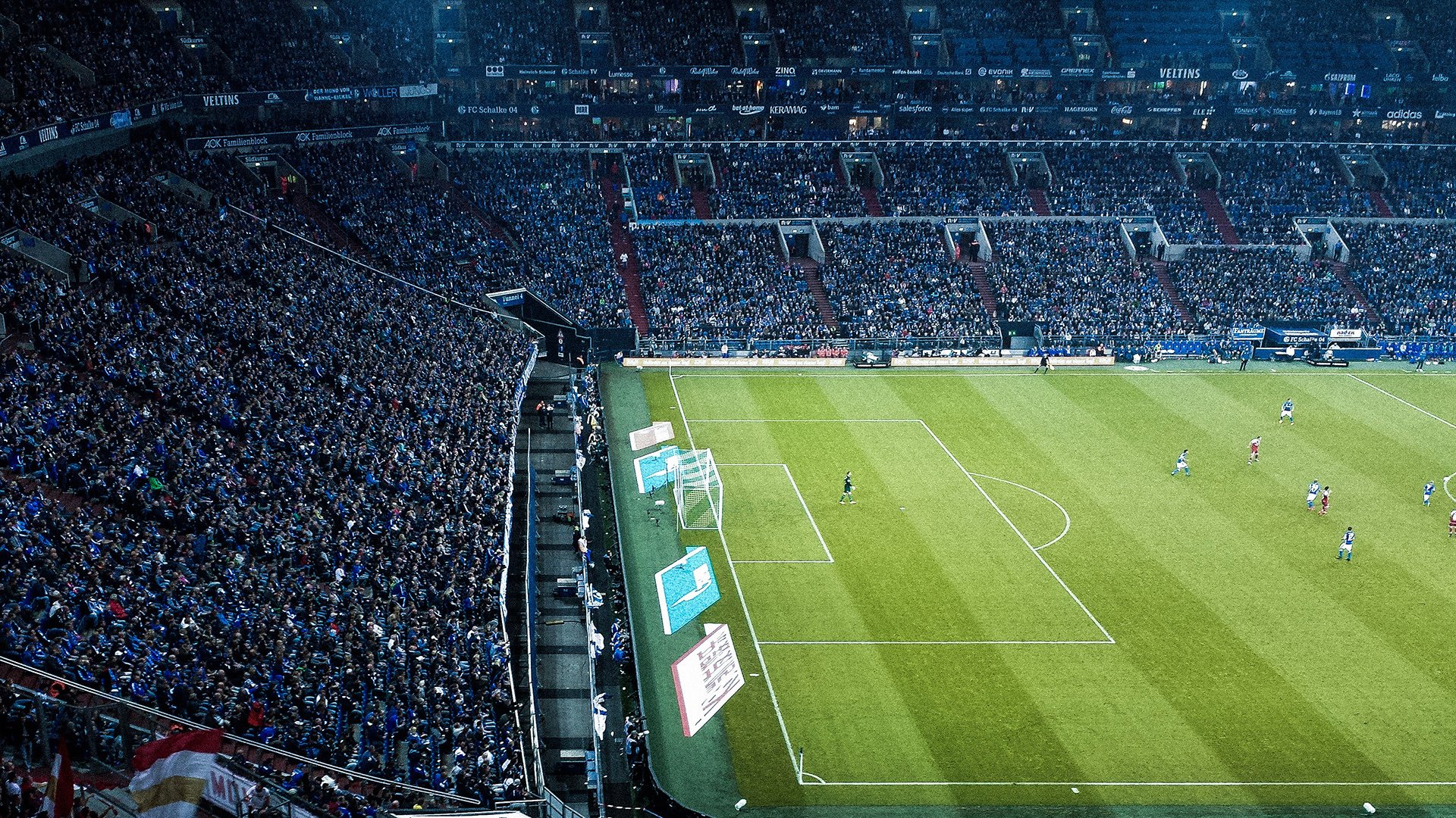 赛道上的红色风暴，法拉利完胜阿斯顿马丁，阿隆索惊艳四座