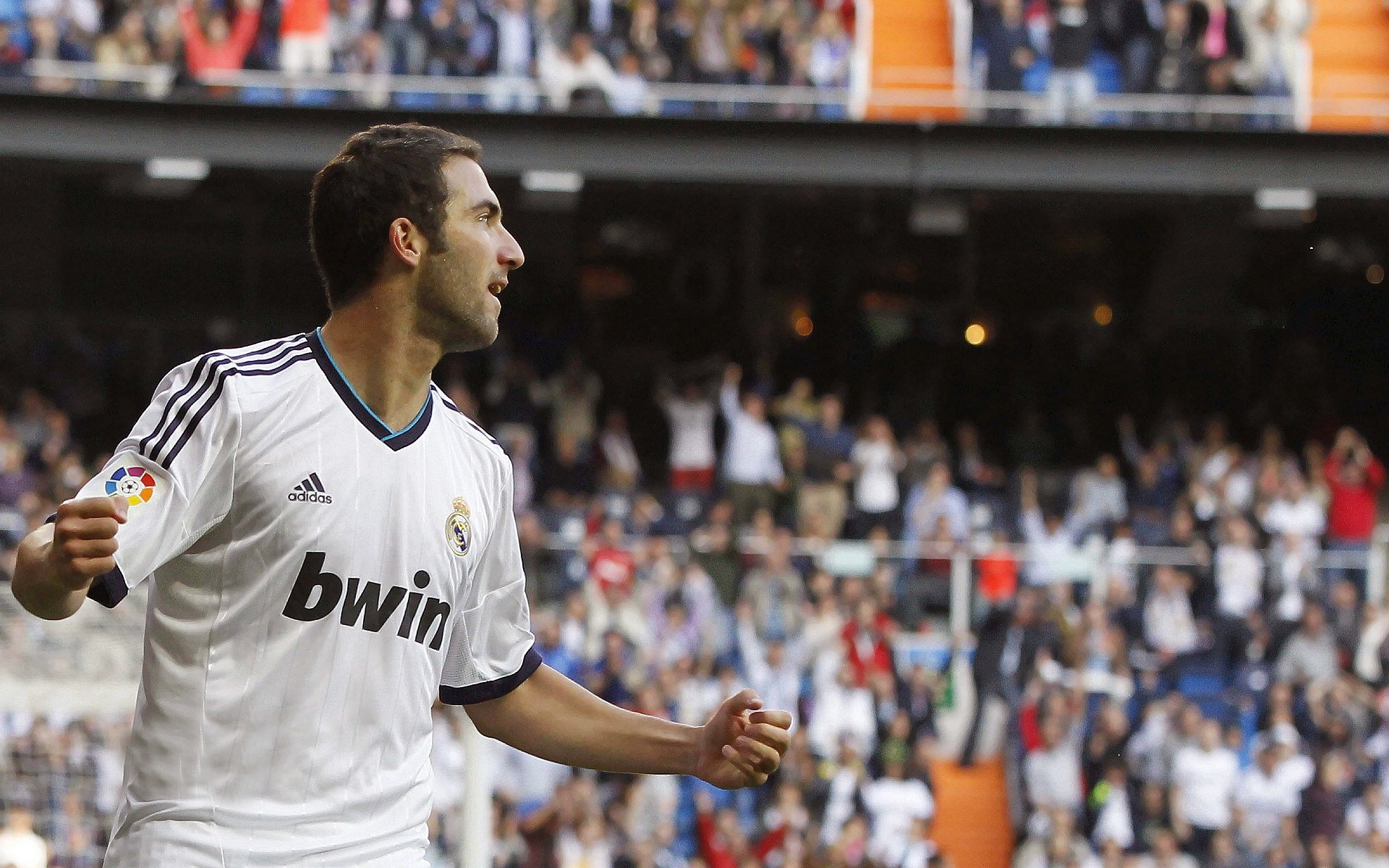 疆场无鹈�伦纳德单骑破阵，新疆队碾压式胜利震撼全场