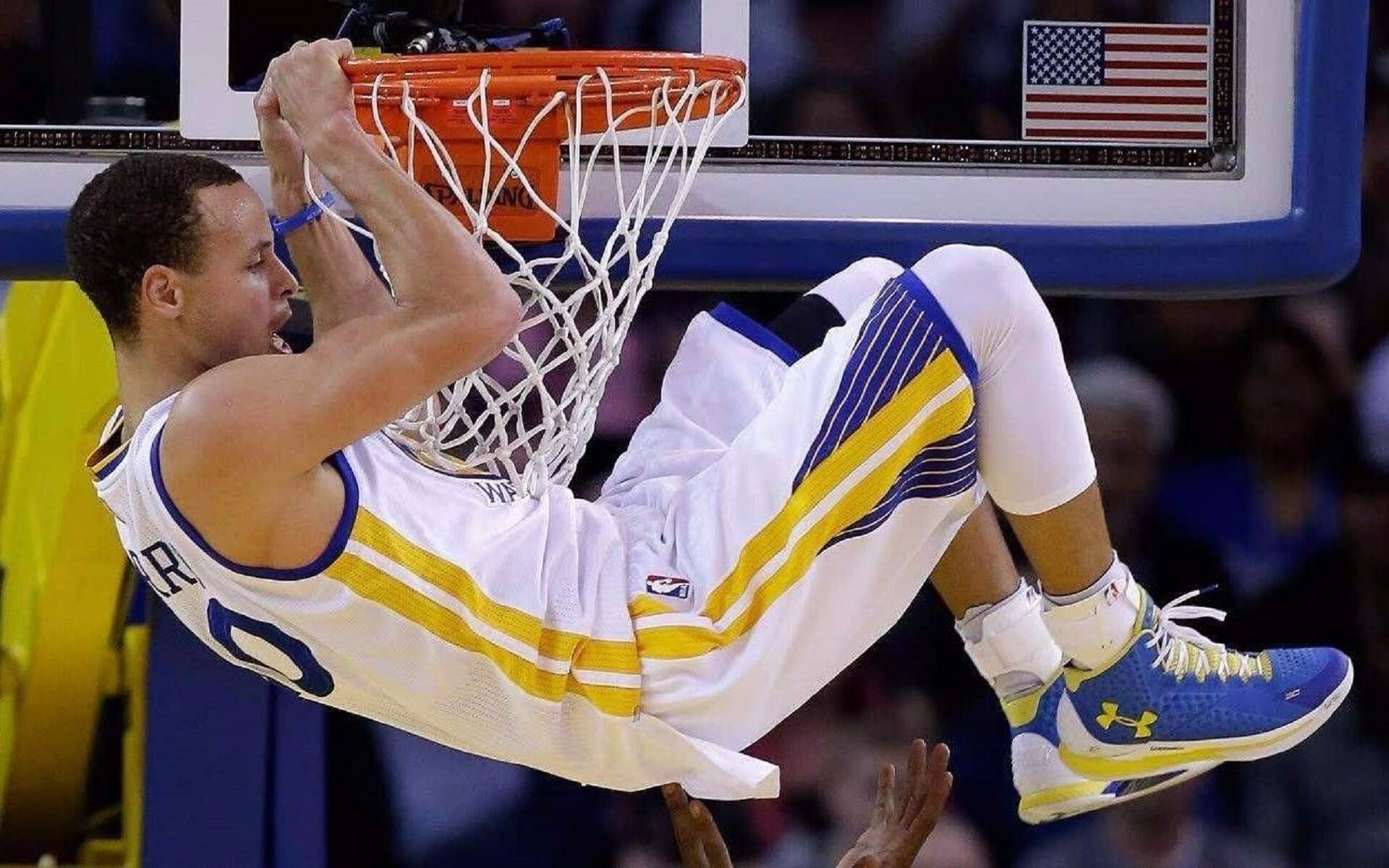 烈火焚城,当开拓者的利刃刺穿密尔沃基的冰盾—F1与NBA的跨界狂想曲